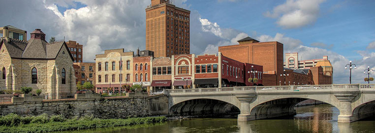 The Fox River and buildings in downtown Aurora, Illinois Stock Photo - Alamy